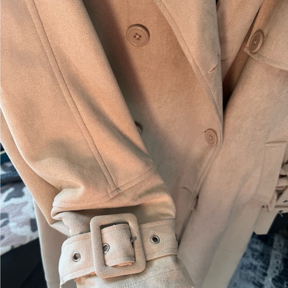Forever 21 Champagne Pearl Trench Coat - Picture 4 of 6